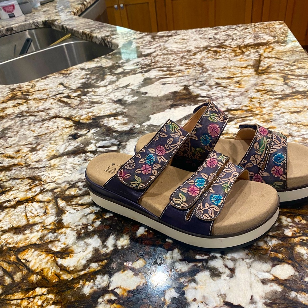 Floral Embroidered Women's Sandals